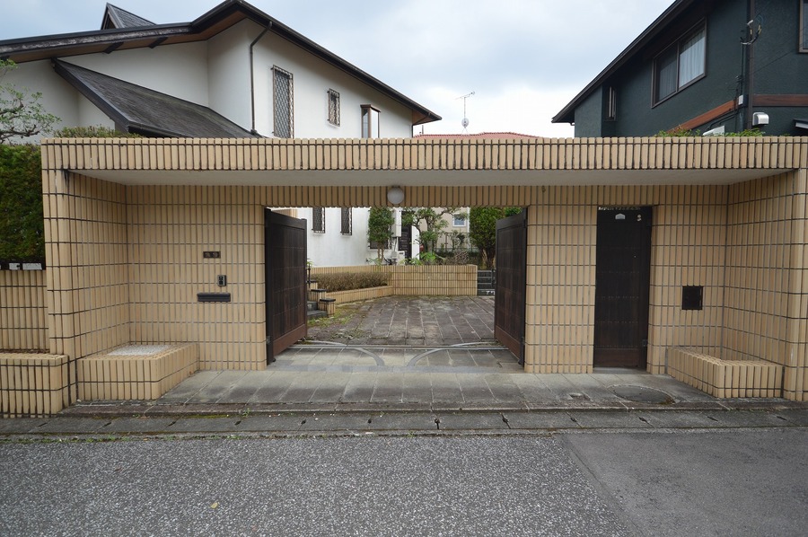 駐車場（1台：高さの制限あり198㎝）