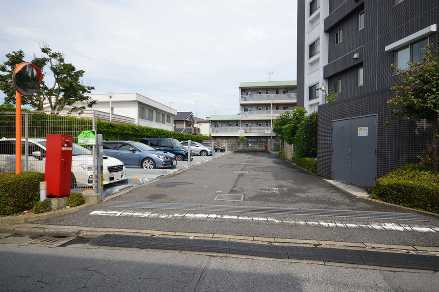 敷地内駐車場（月額3,000円～6,000円）