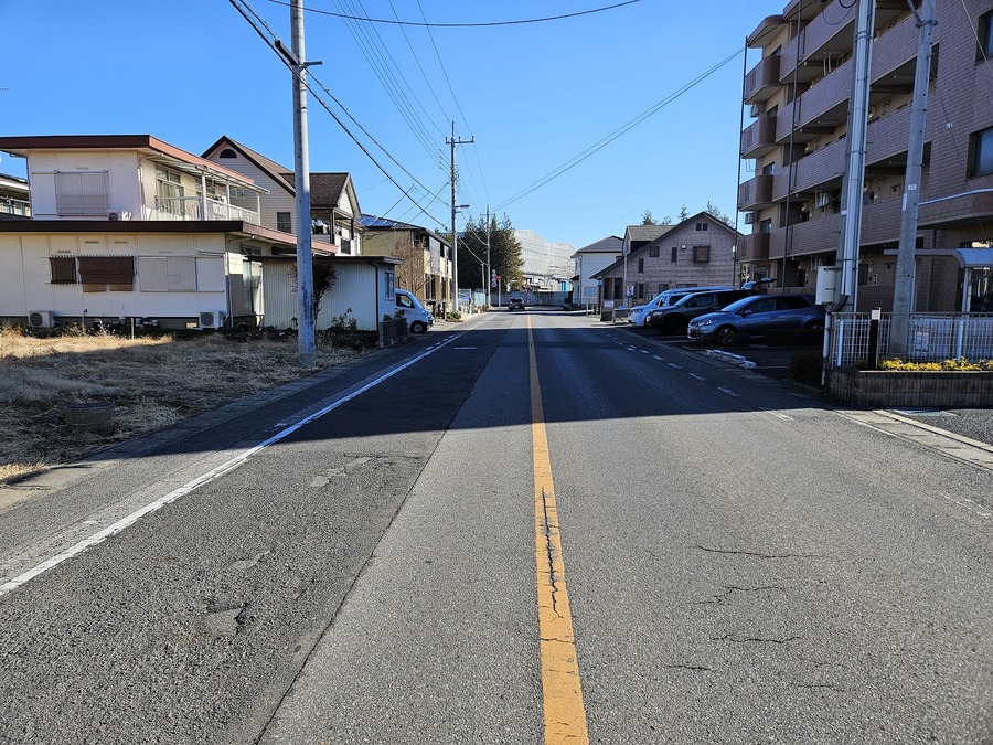 西側から前面道路撮影