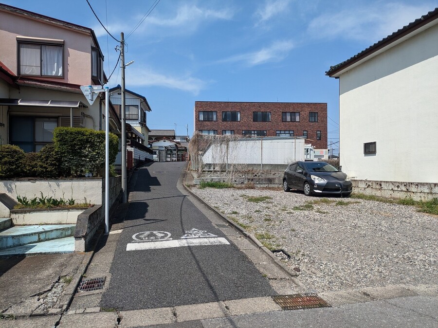 前面道路　西側