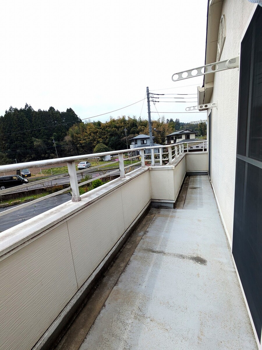 日当たりの良いワイドバルコニー