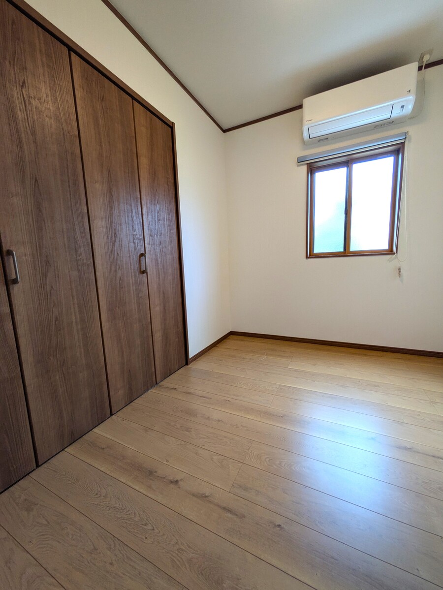 収納付きの納戸3.5帖（エアコンあり）