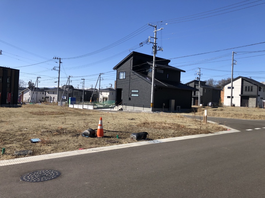 角地、整形地なのでプランも立てやすい土地です。