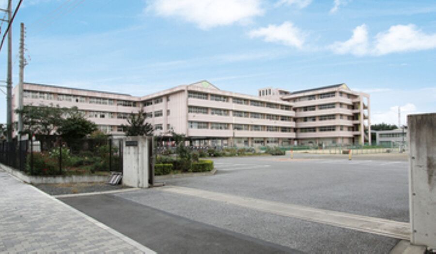 東中学校　徒歩29分（約2300m）
