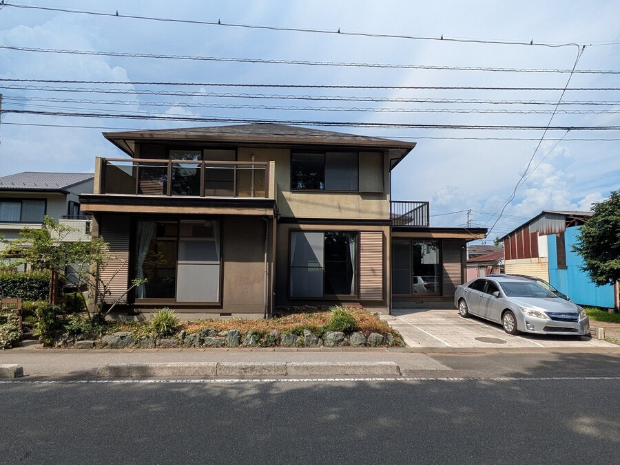 南側道路で日照・通風良好です