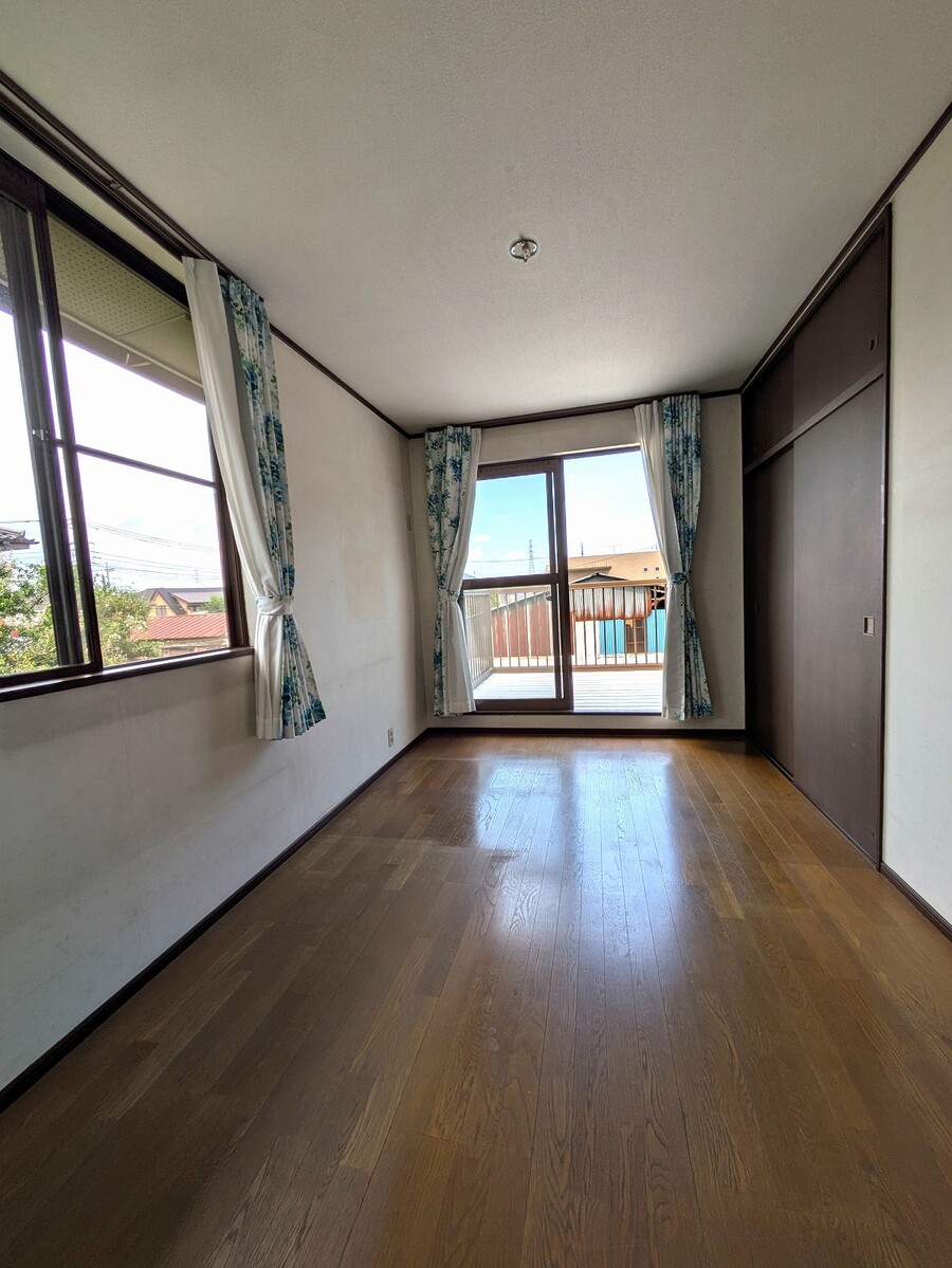 2F北東洋室はバルコニー付き