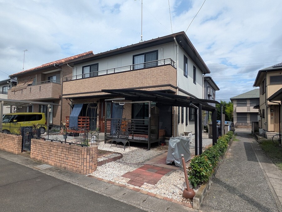 南側道路で解放感があり日当たりも良好です