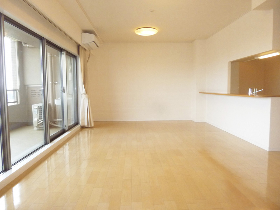 ＬＤ部分には床暖房設置。リビングエアコンは２０２２年９月に交換実施