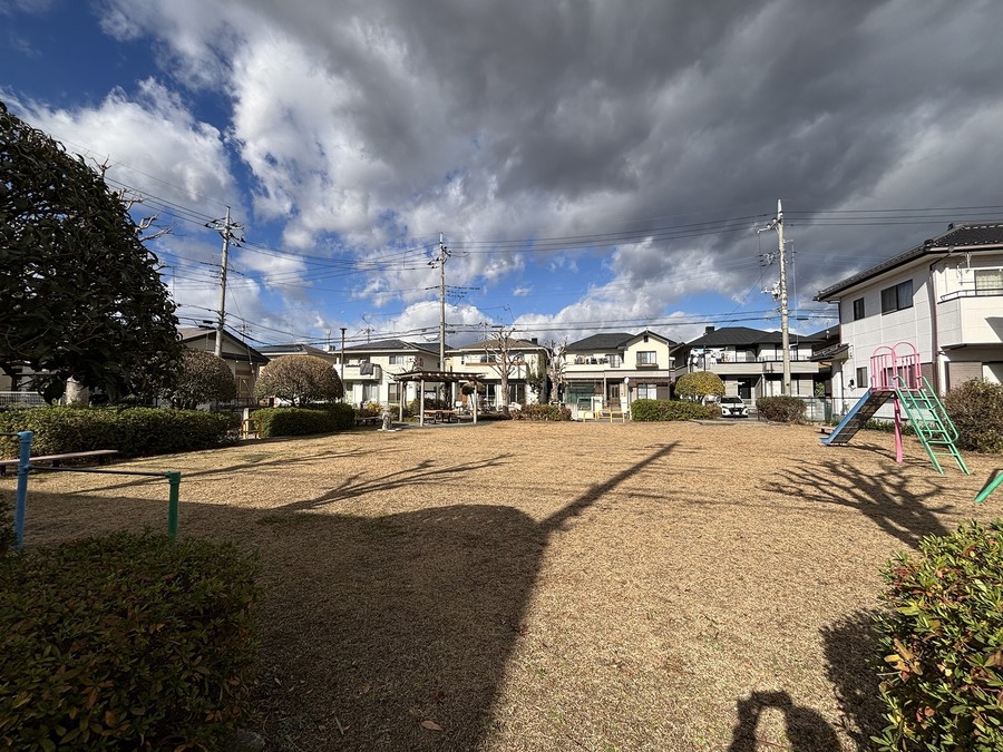 本物件北側隣接に公園があります