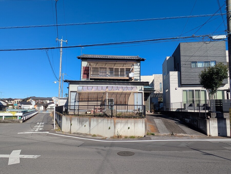 南西角地で日照・通風良好です