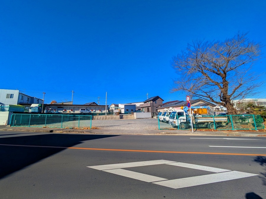 外観（前面道路から物件）