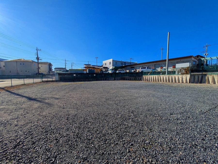 敷地内（砂利敷きです）