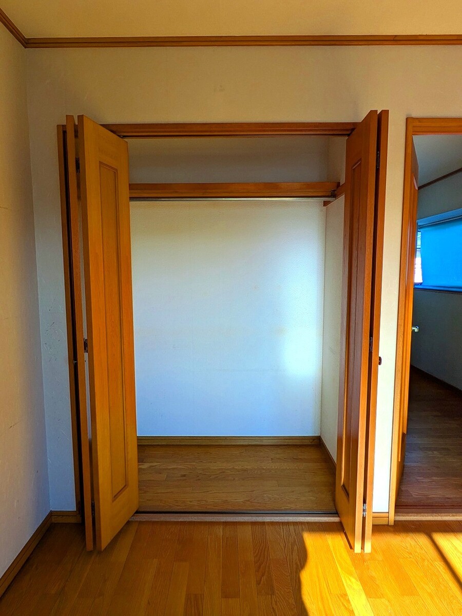 2階　中央洋室収納