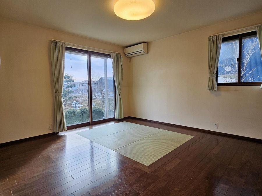 1階洋室(タタミスペース含む)は客間としても利用可能です