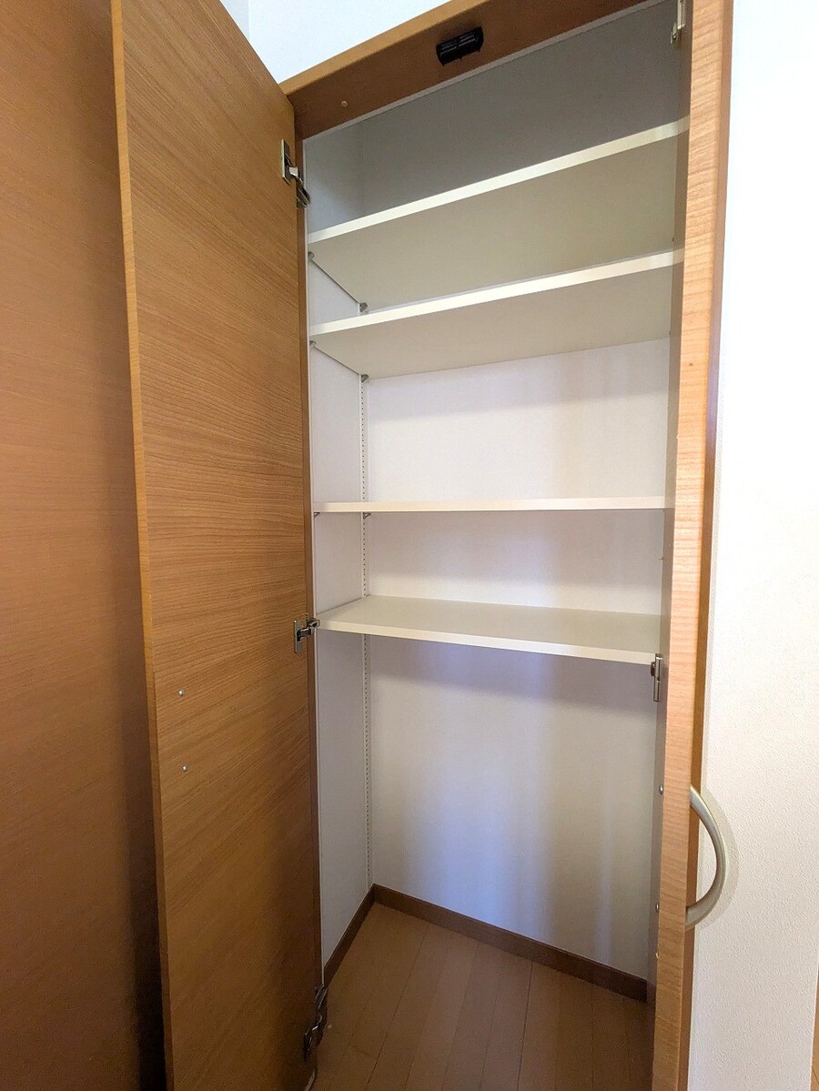 玄関側　ホール収納1