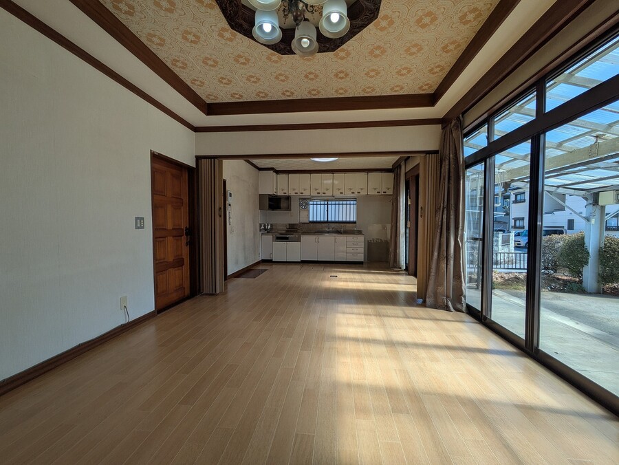 南側に大きく開口があり明るいリビングです