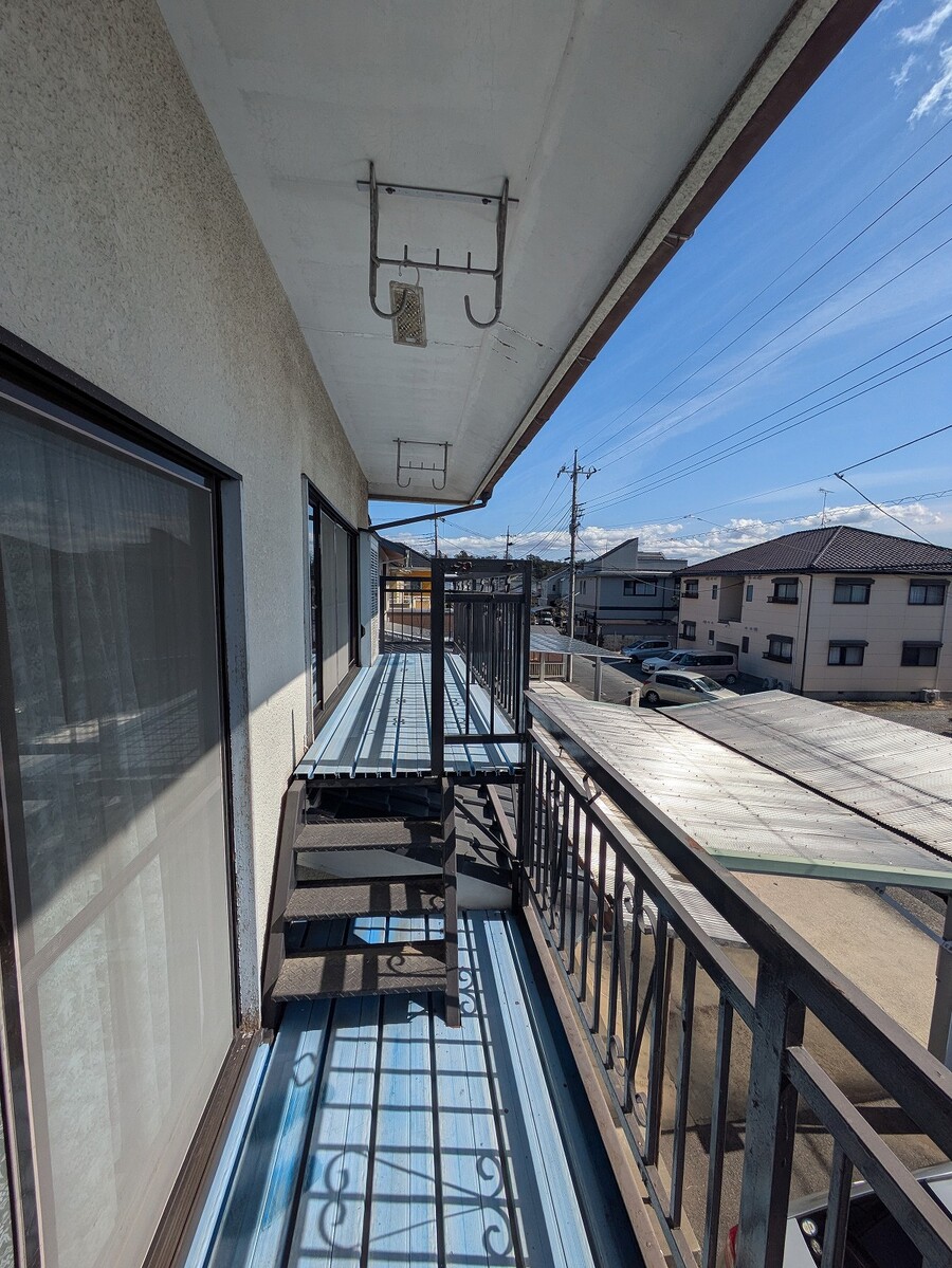 バルコニーは南側2部屋から出られます