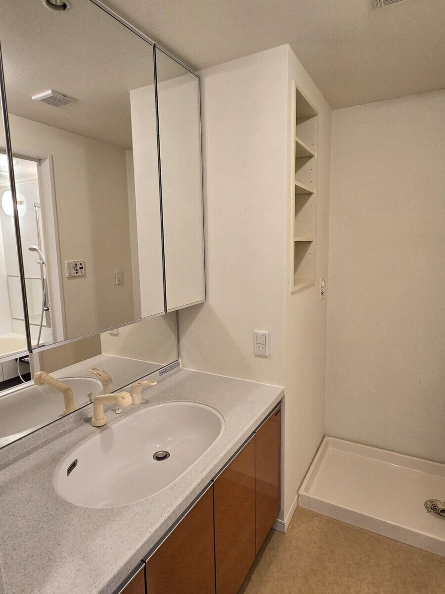 洗面脱衣室(水栓交換予定)