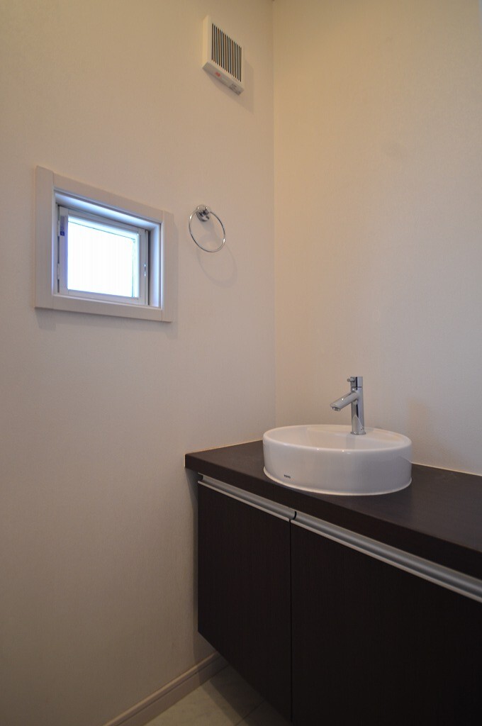 2階トイレ内手洗い